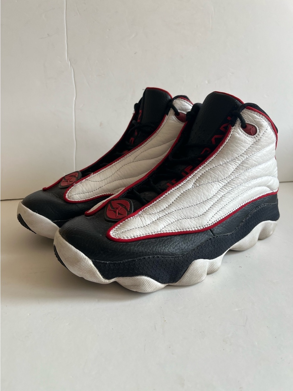 Jordan Mens Pro Strong White black Basketball Athletic sneaker size 8.5